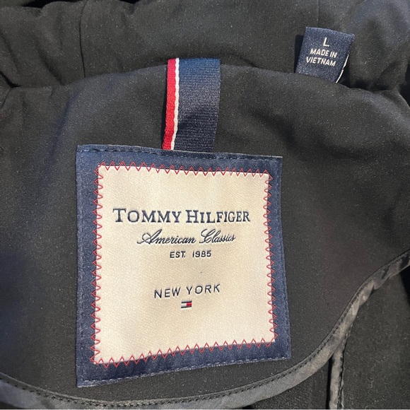 Tommy Hilfiger women’s belted trench coat - Picture 4 of 6